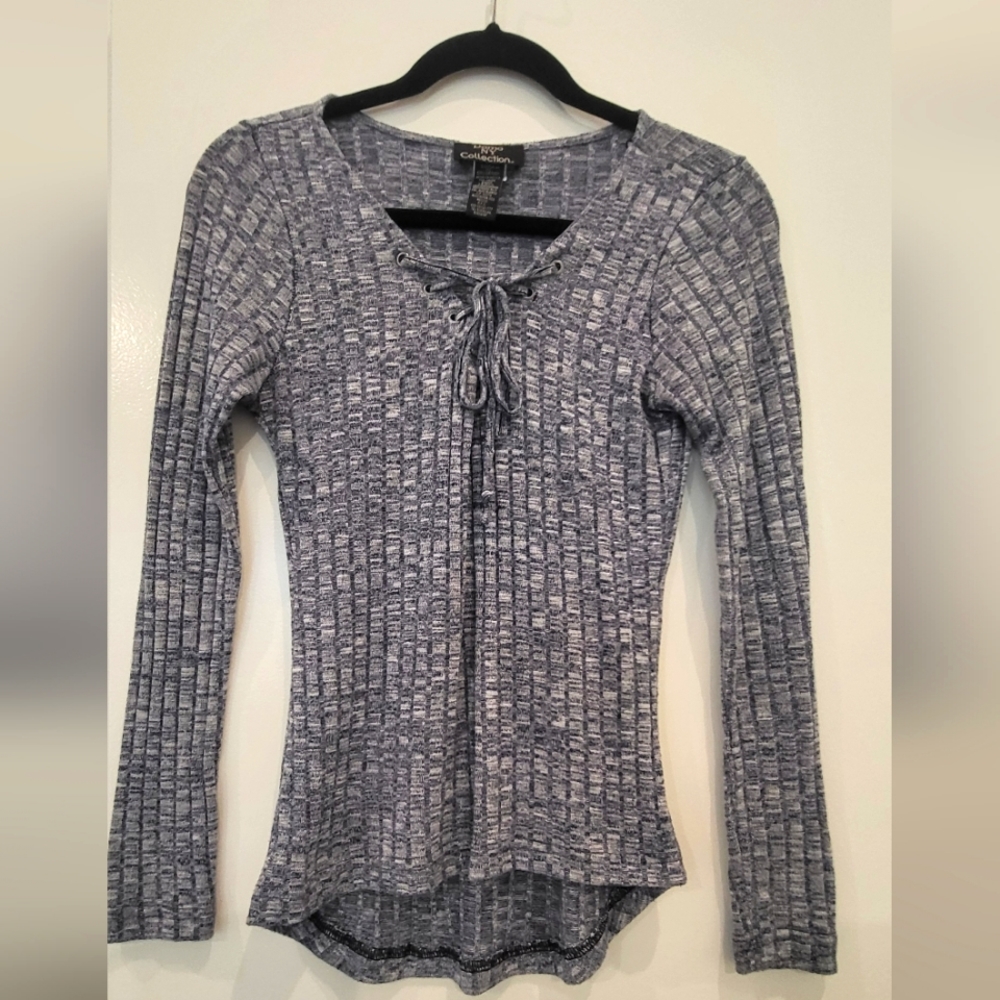 V-neck blue long sleeve with nice detail in the neck